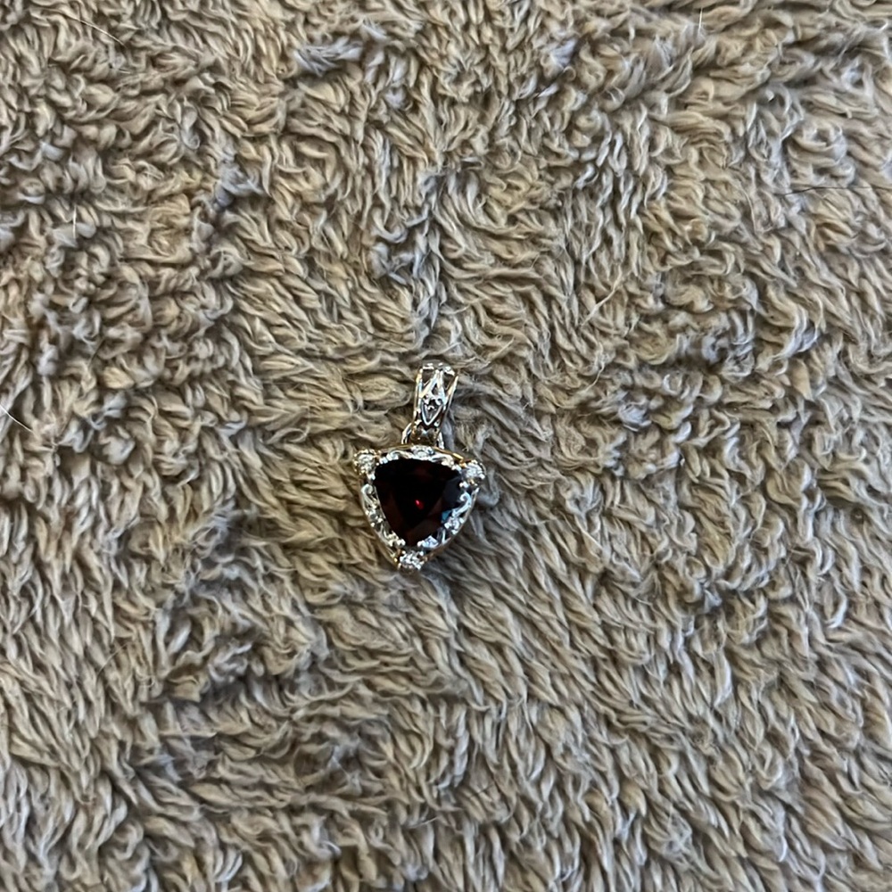 Garnet Gems en Vogue Pendant